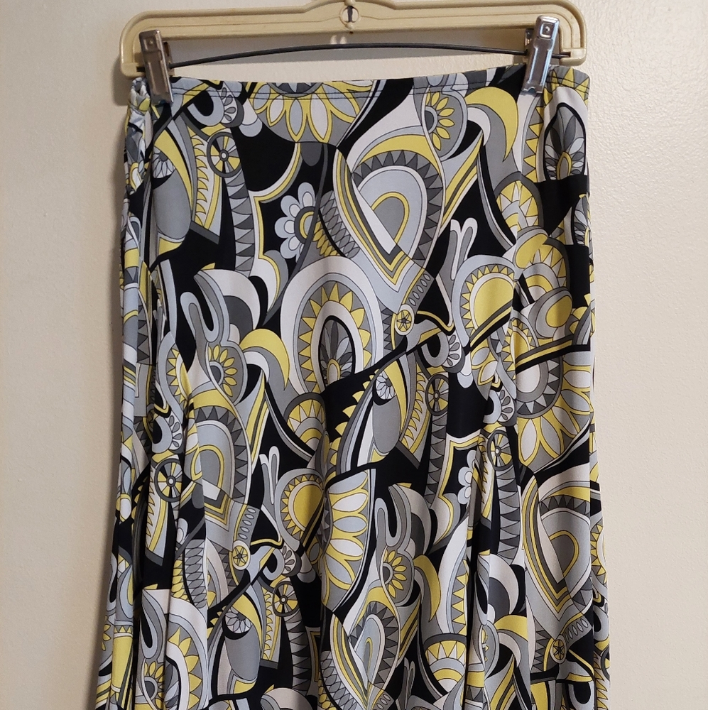 Petite sophisticate skirt size M